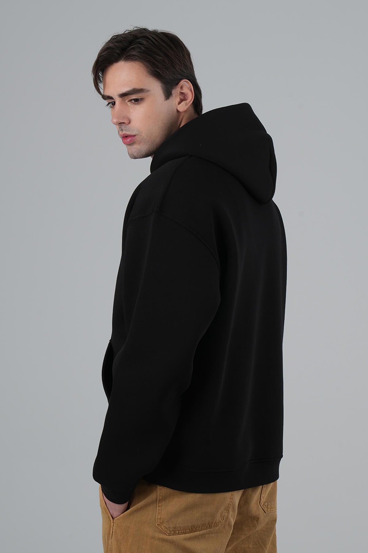 VINCENT IN THREADS - BLACK