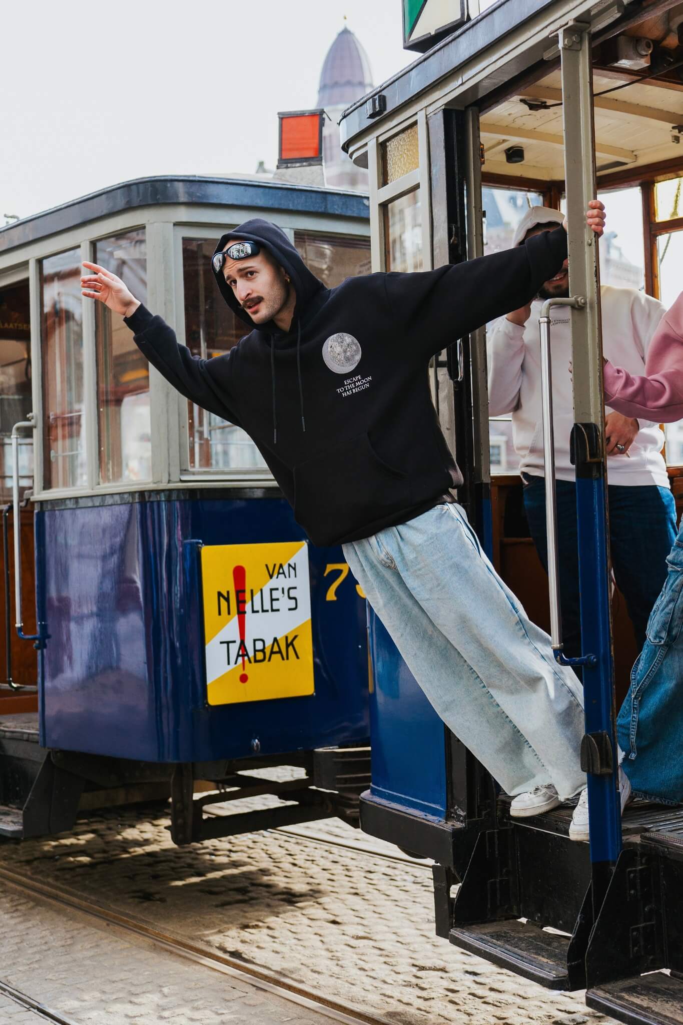 ESCAPE TO MOON - BLACK