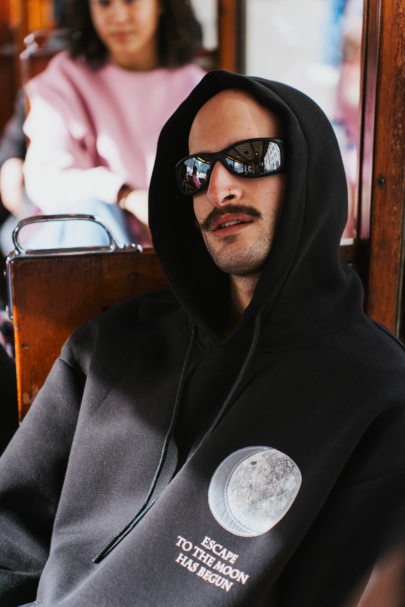 ESCAPE TO MOON - BLACK