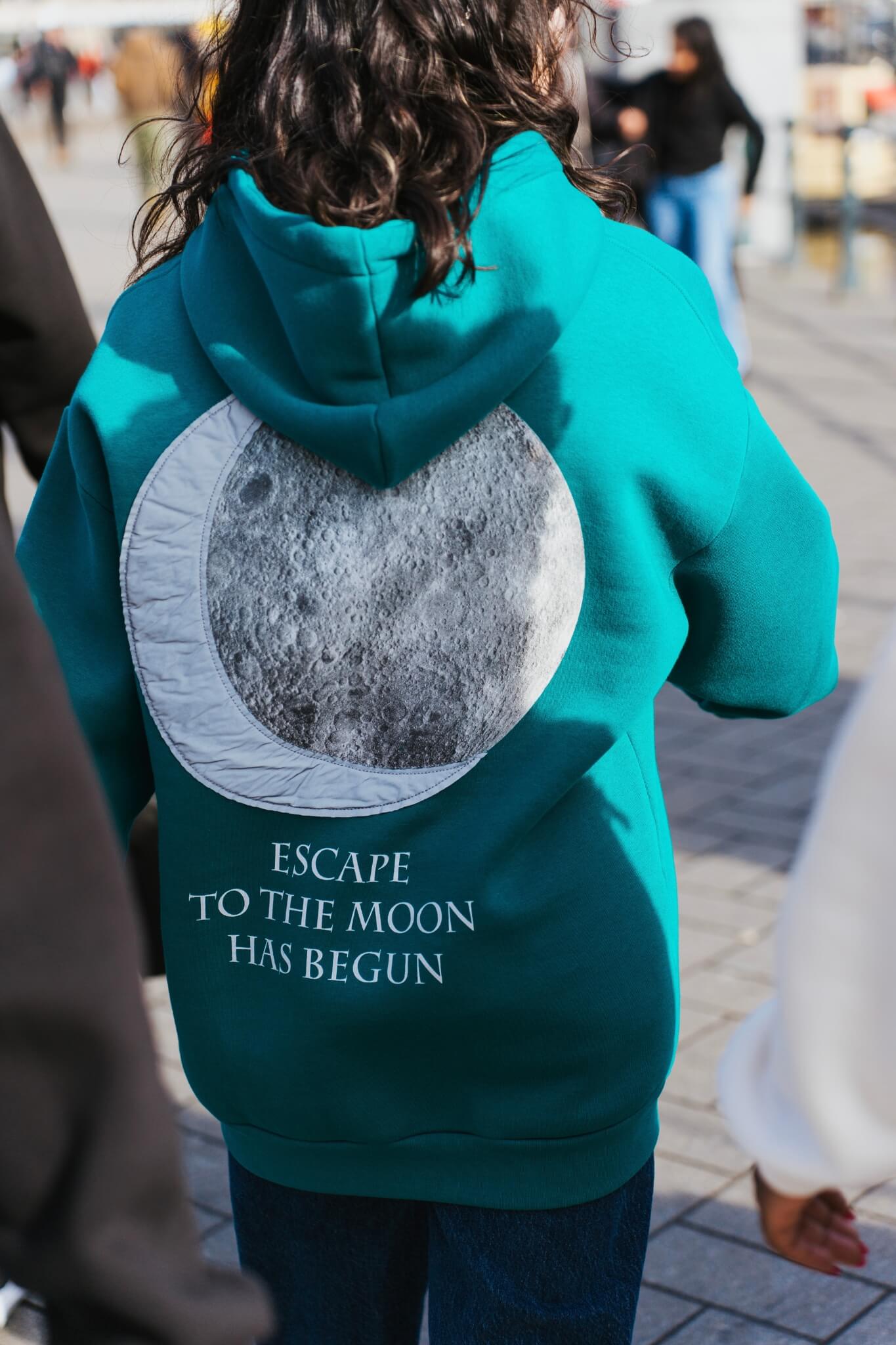 ESCAPE TO MOON - GREEN