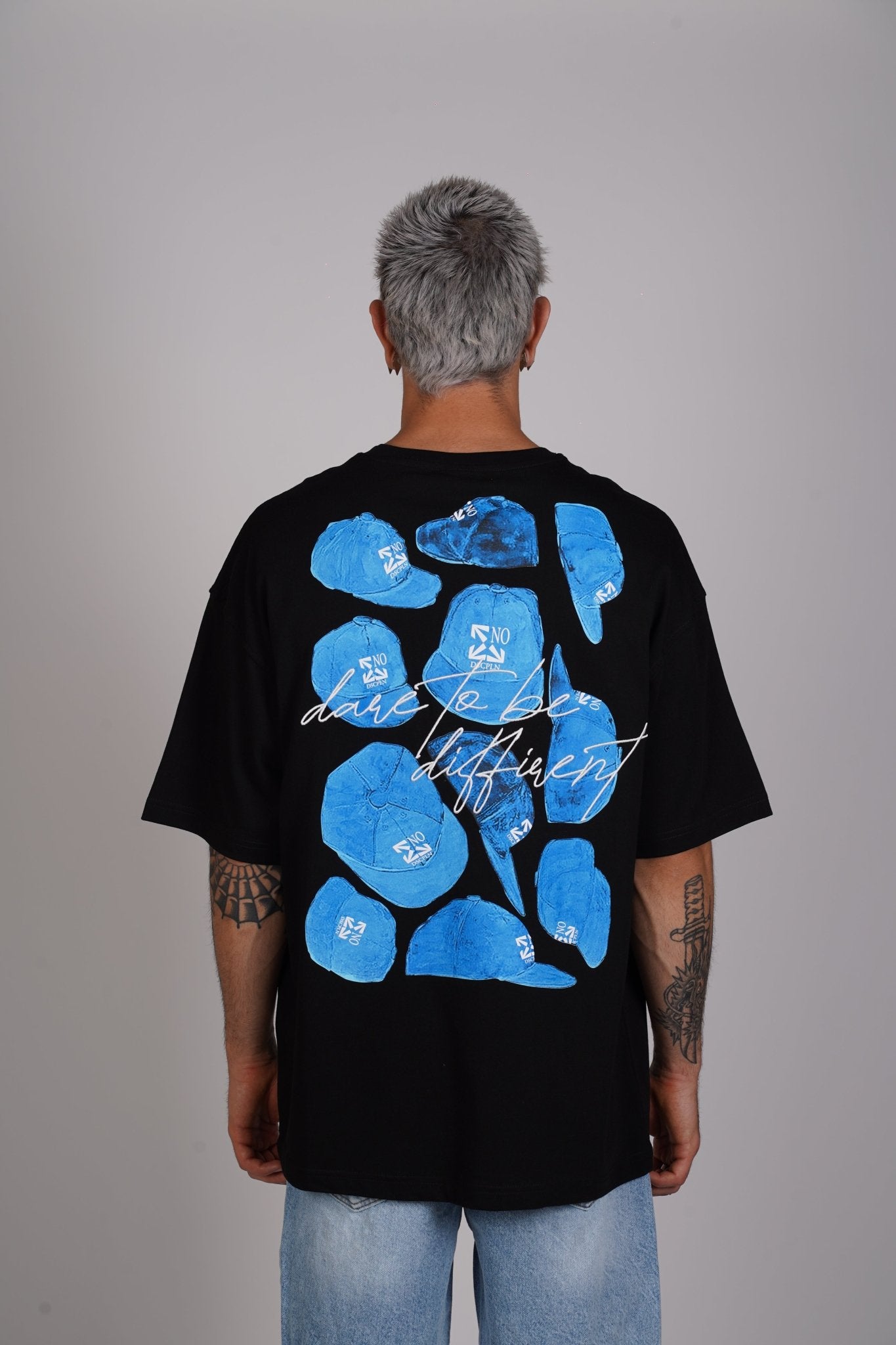 T - SHIRT - BLUE CAP - BLACK