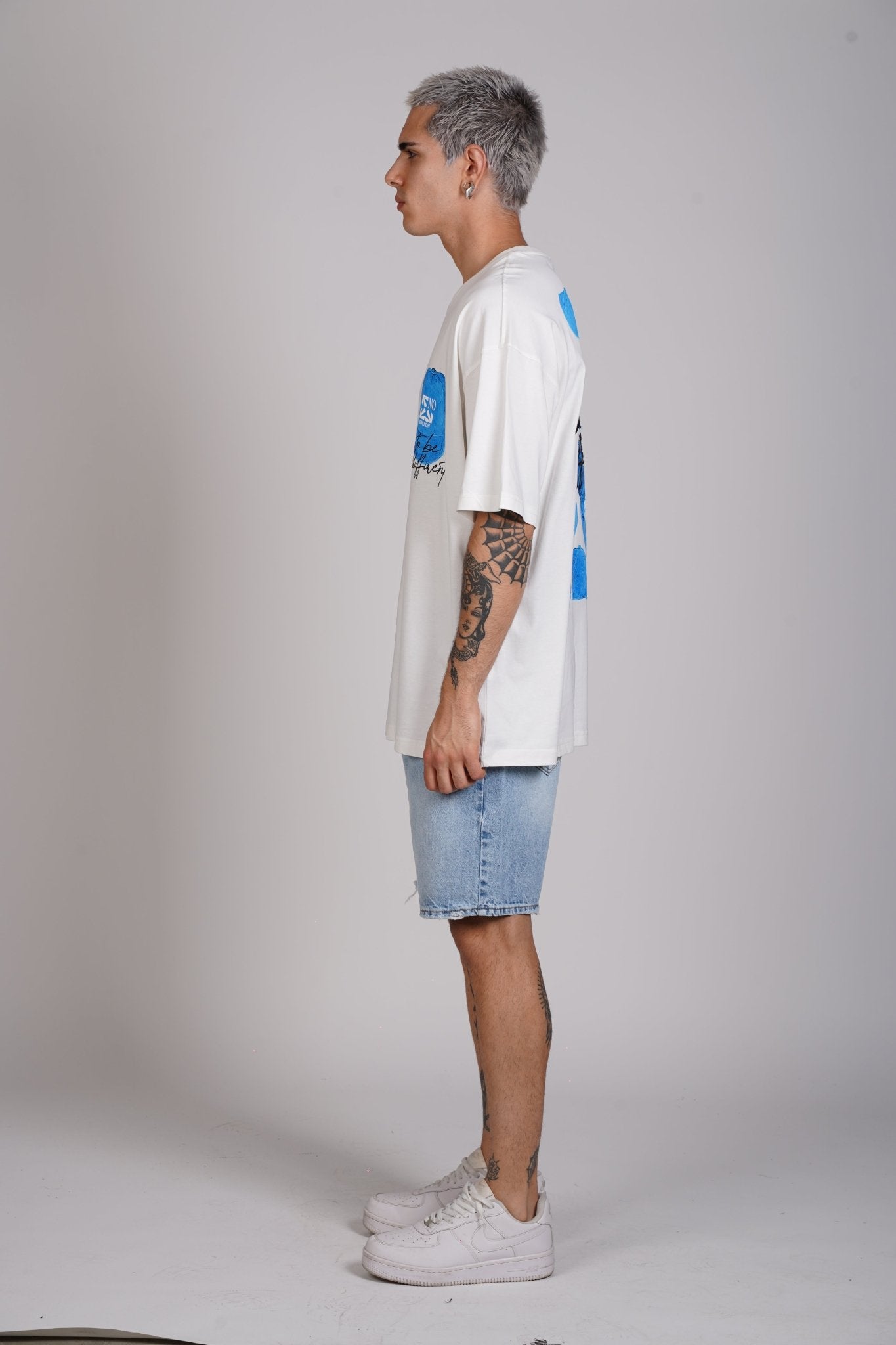 T - SHIRT - BLUE CAP - WHITE