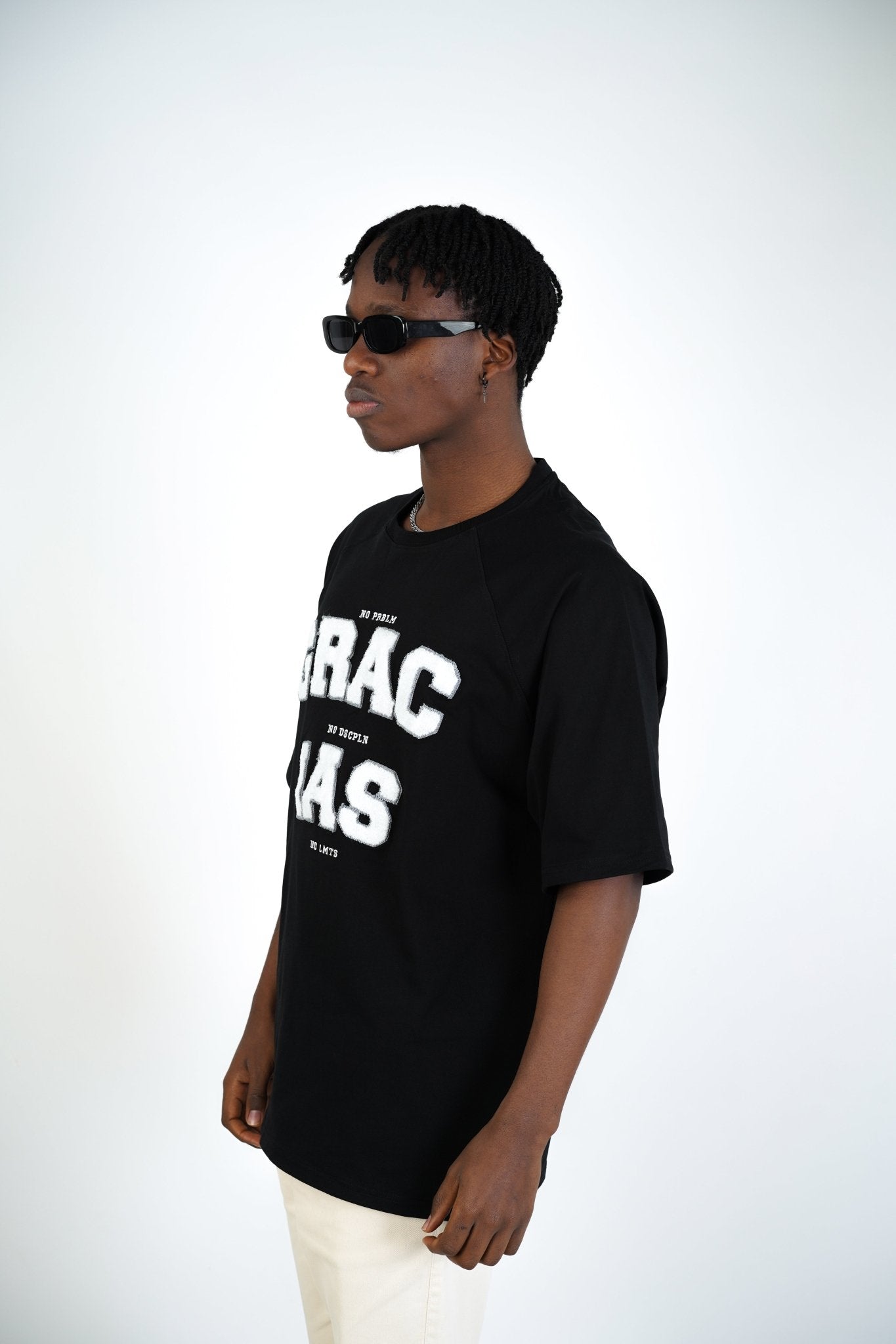 T - SHIRT - GRACIAS - BLACK