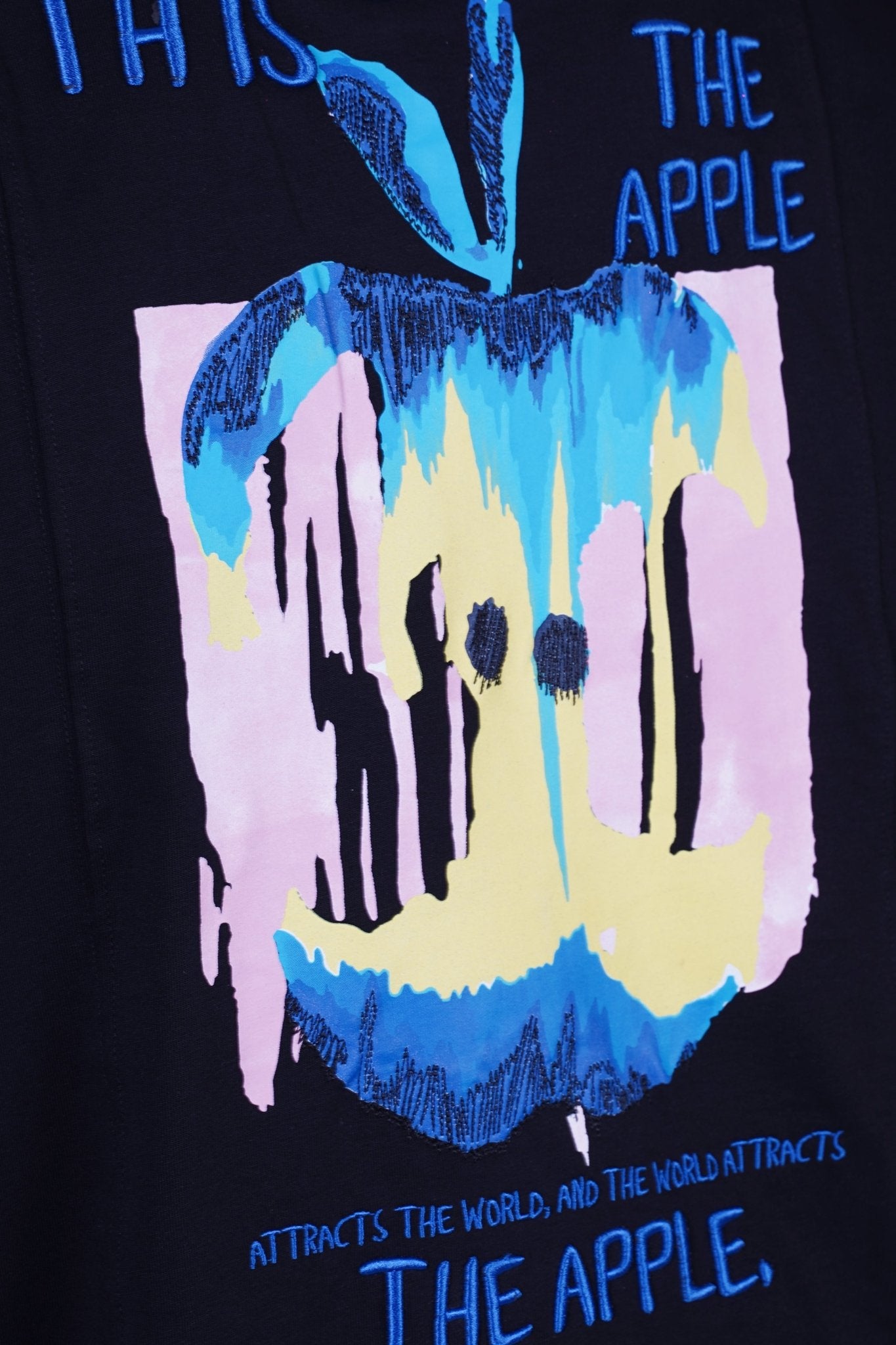 T - SHIRT - NEWTON APPLE - BLACK