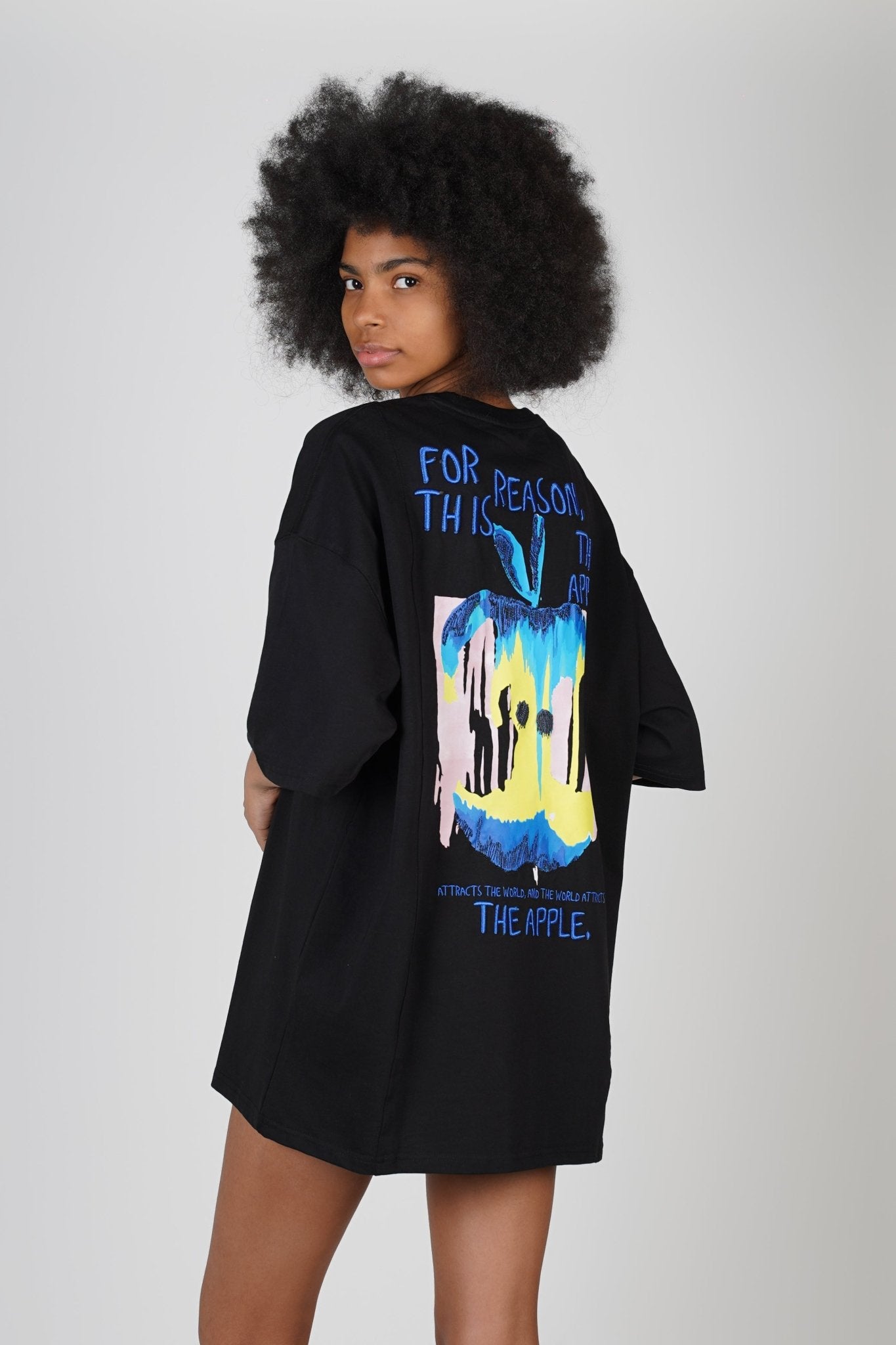 T - SHIRT - NEWTON APPLE - BLACK