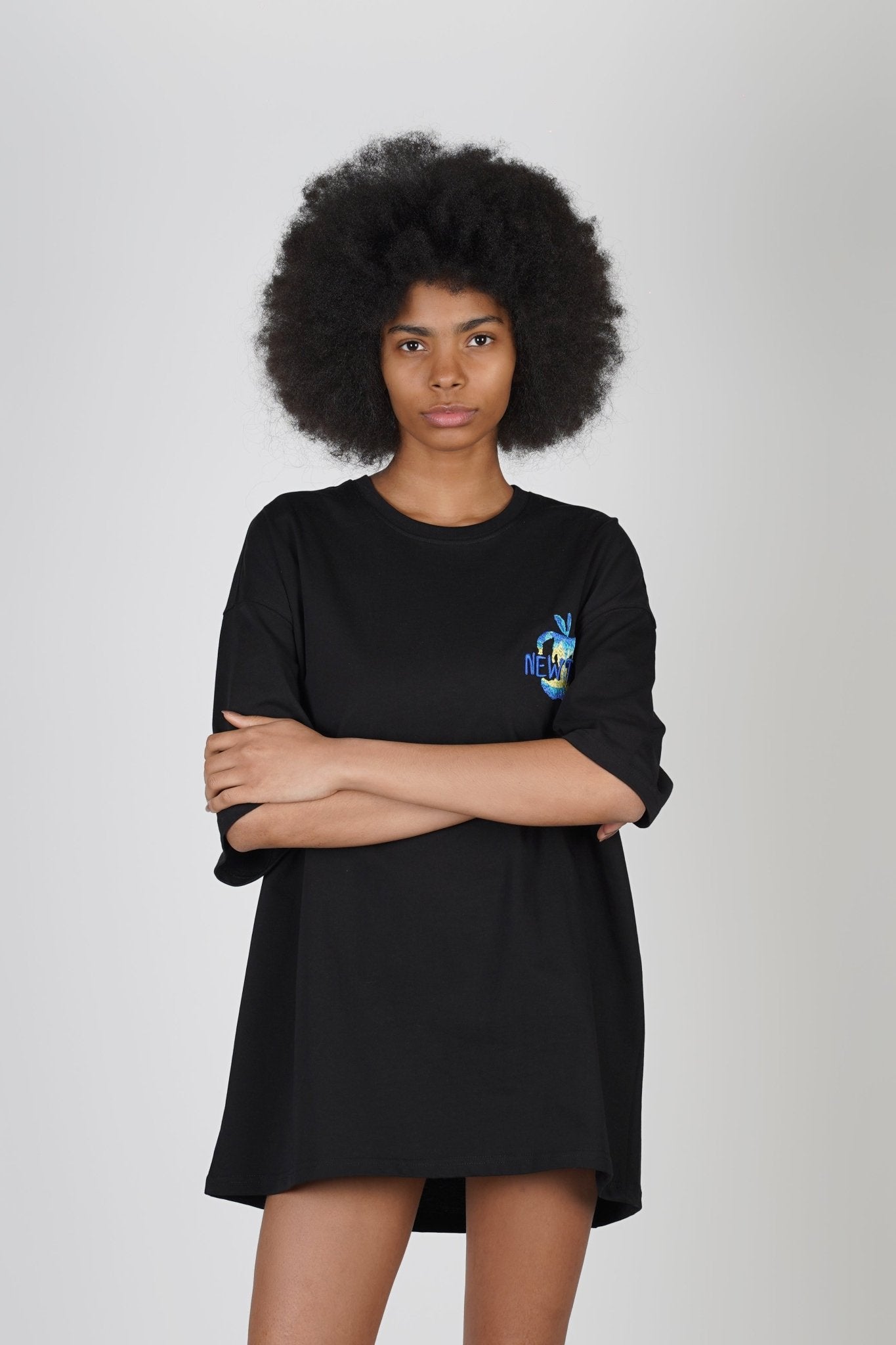 T - SHIRT - NEWTON APPLE - BLACK