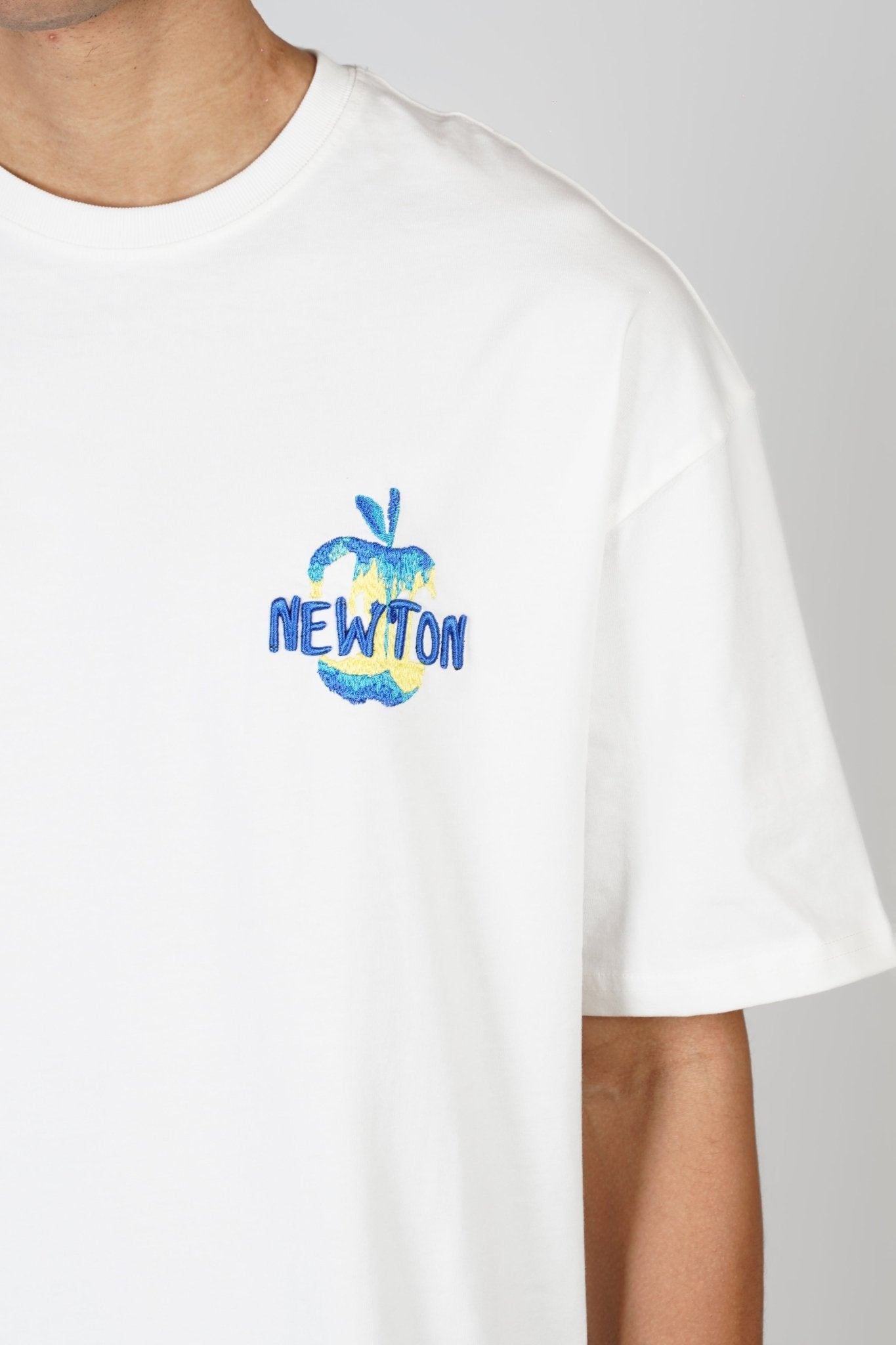 T - SHIRT - NEWTON & APPLE - WHITE