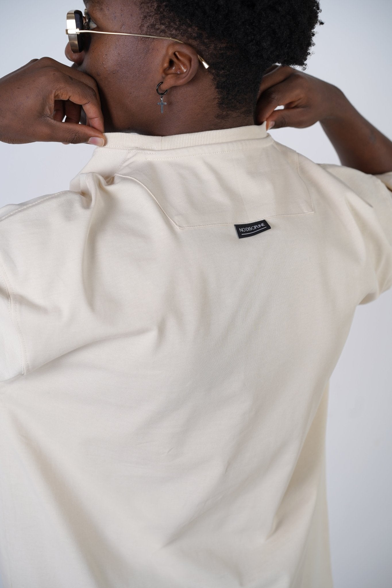 T - SHIRT - THE BASICS - BEIGE