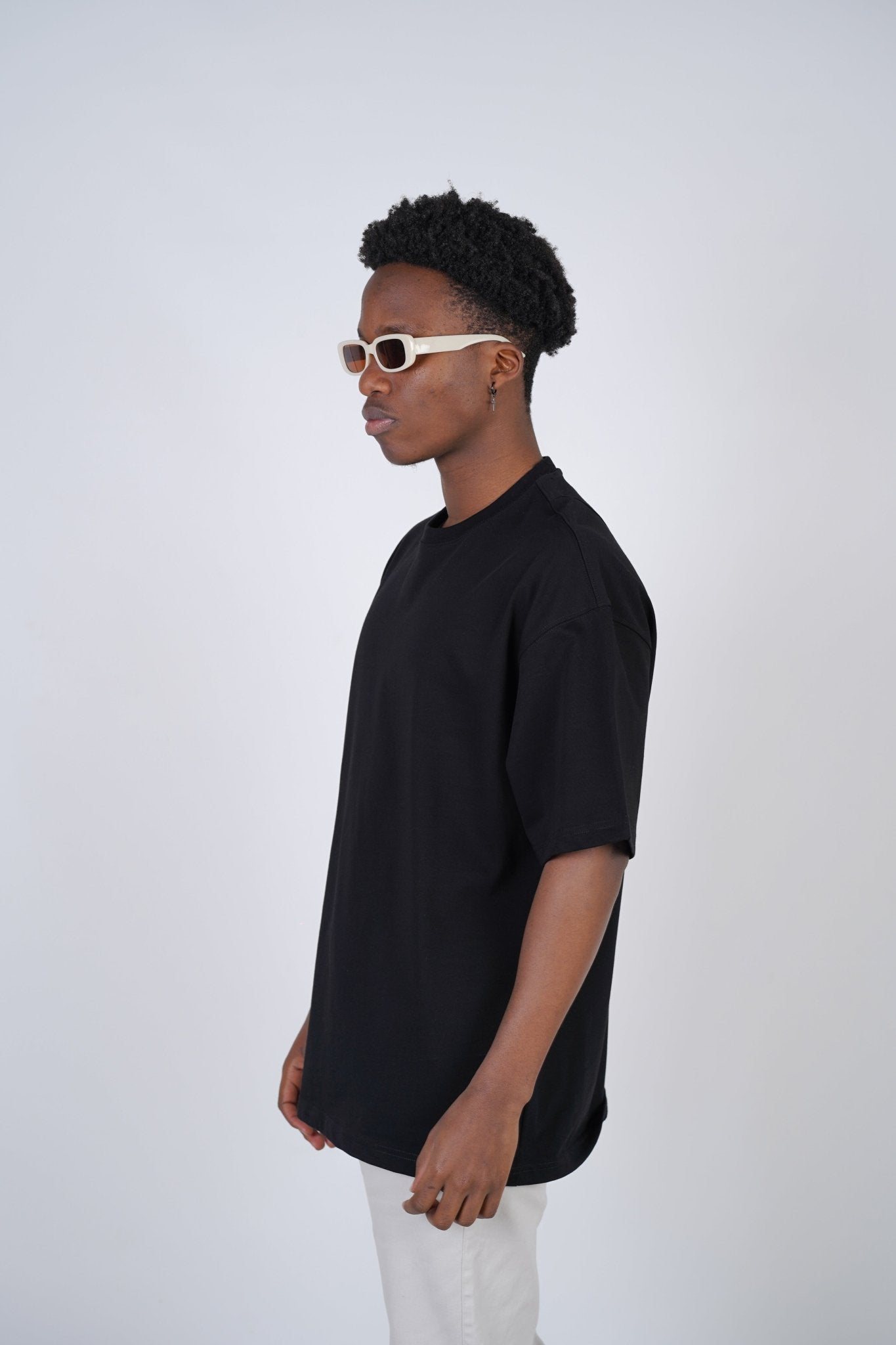 T - SHIRT - THE BASICS - BLACK