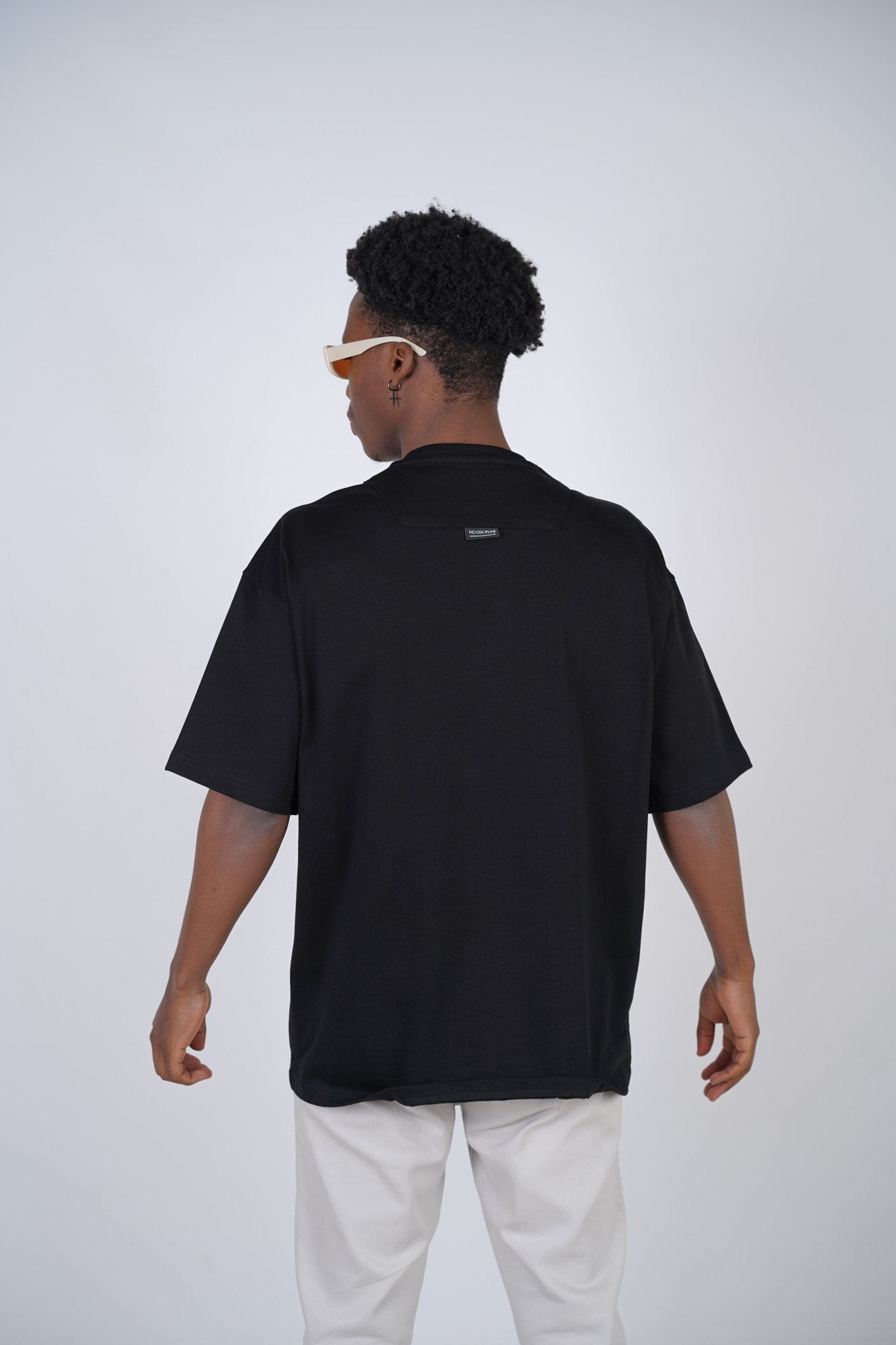 T - SHIRT - THE BASICS - BLACK