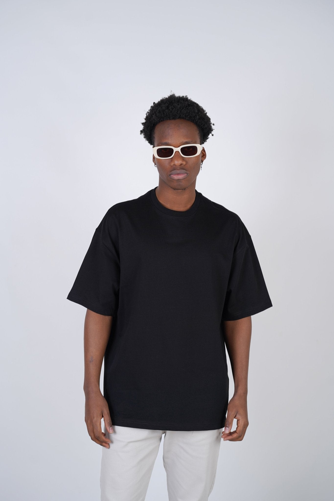 T - SHIRT - THE BASICS - BLACK