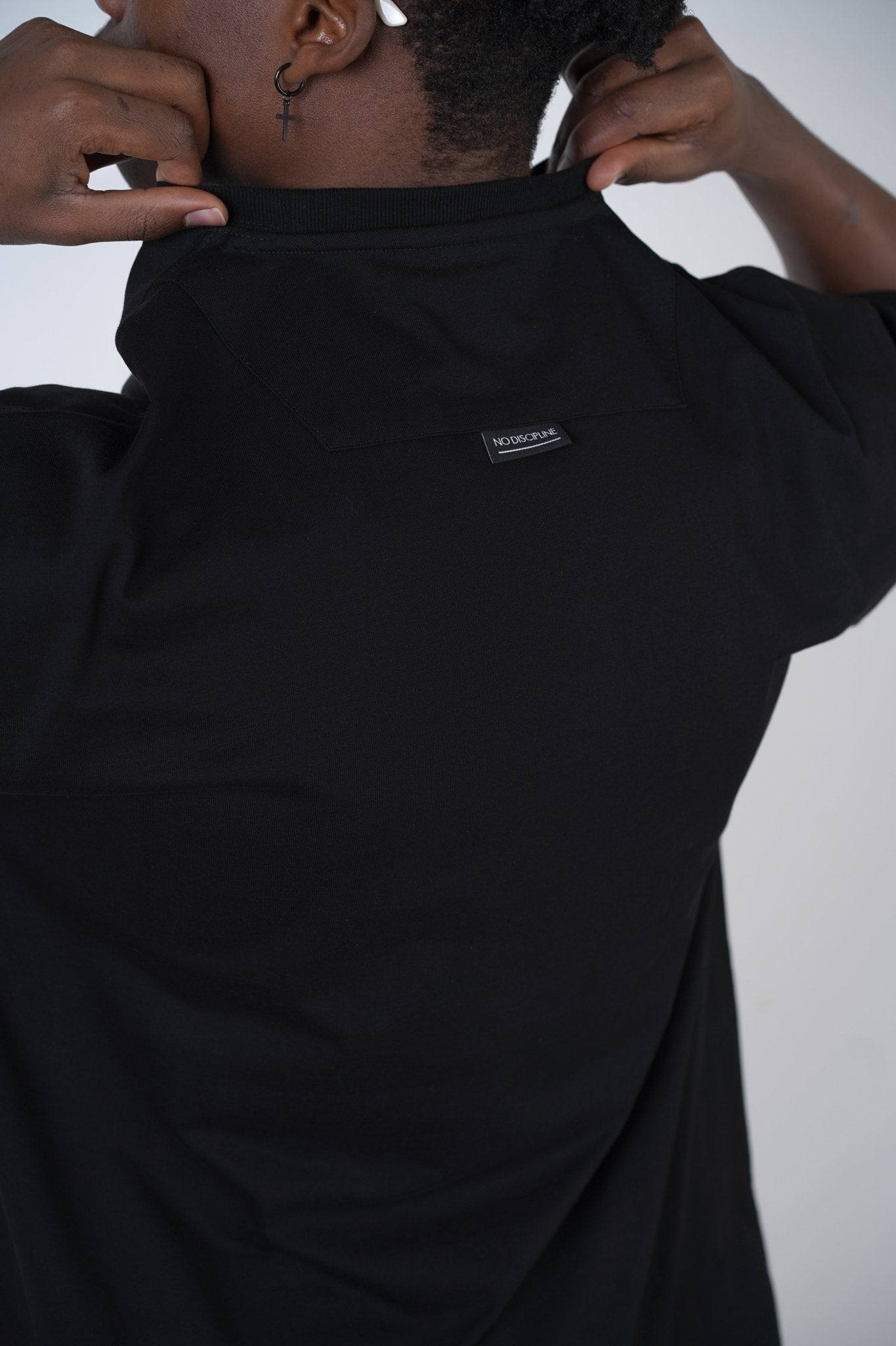 T - SHIRT - THE BASICS - BLACK