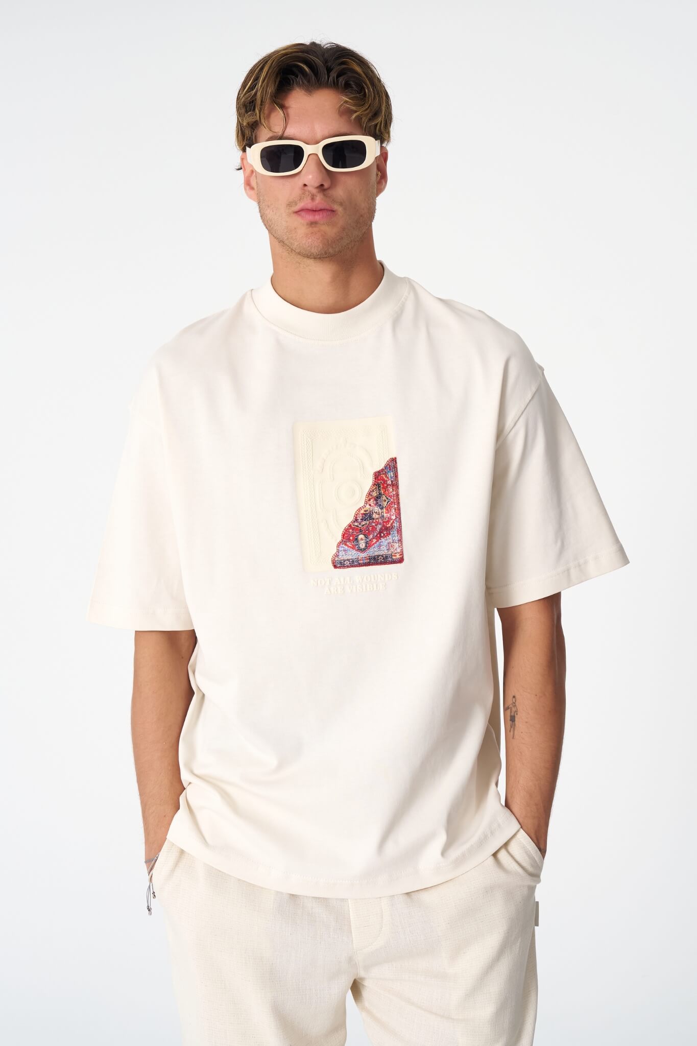 VISIBLE WOUNDS - OFF WHITE