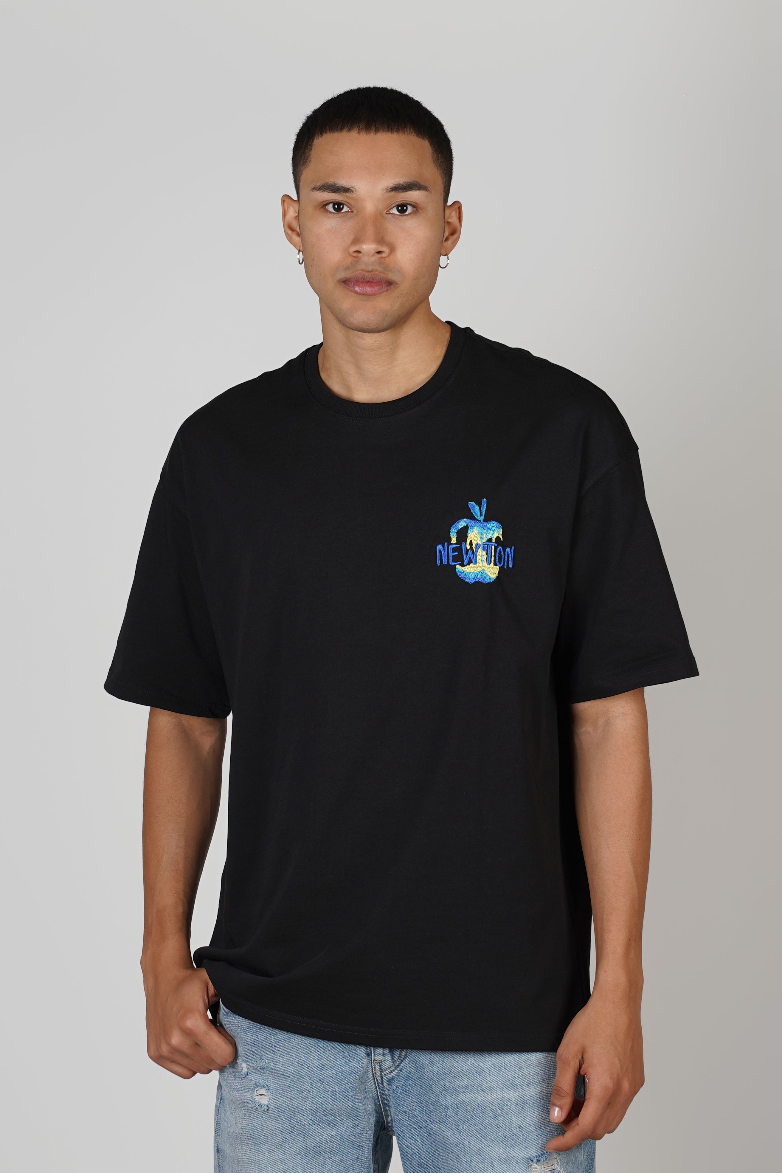 T-SHIRT - NEWTON APPLE - BLACK