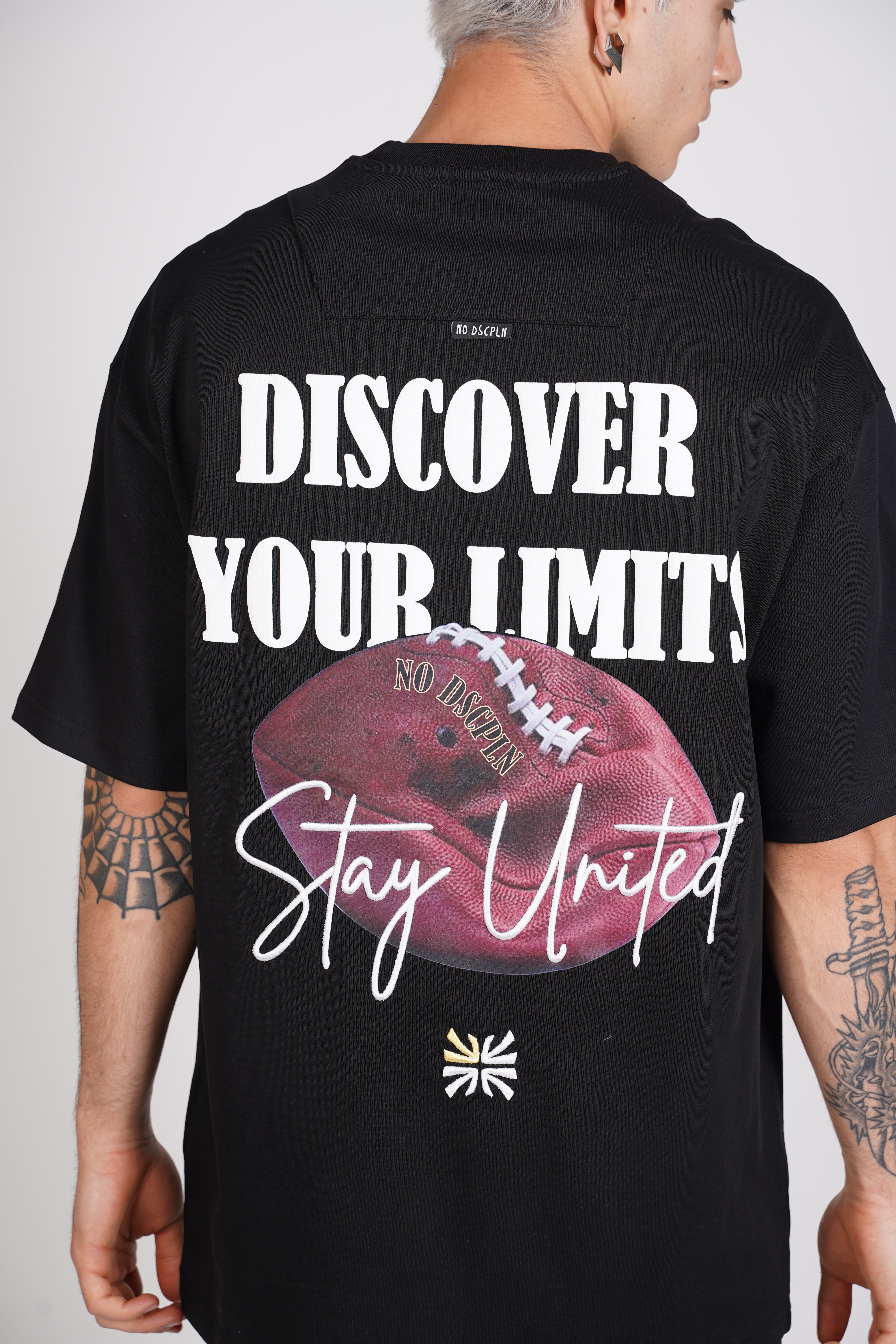 T-SHIRT - DISCOVER  - BLACK