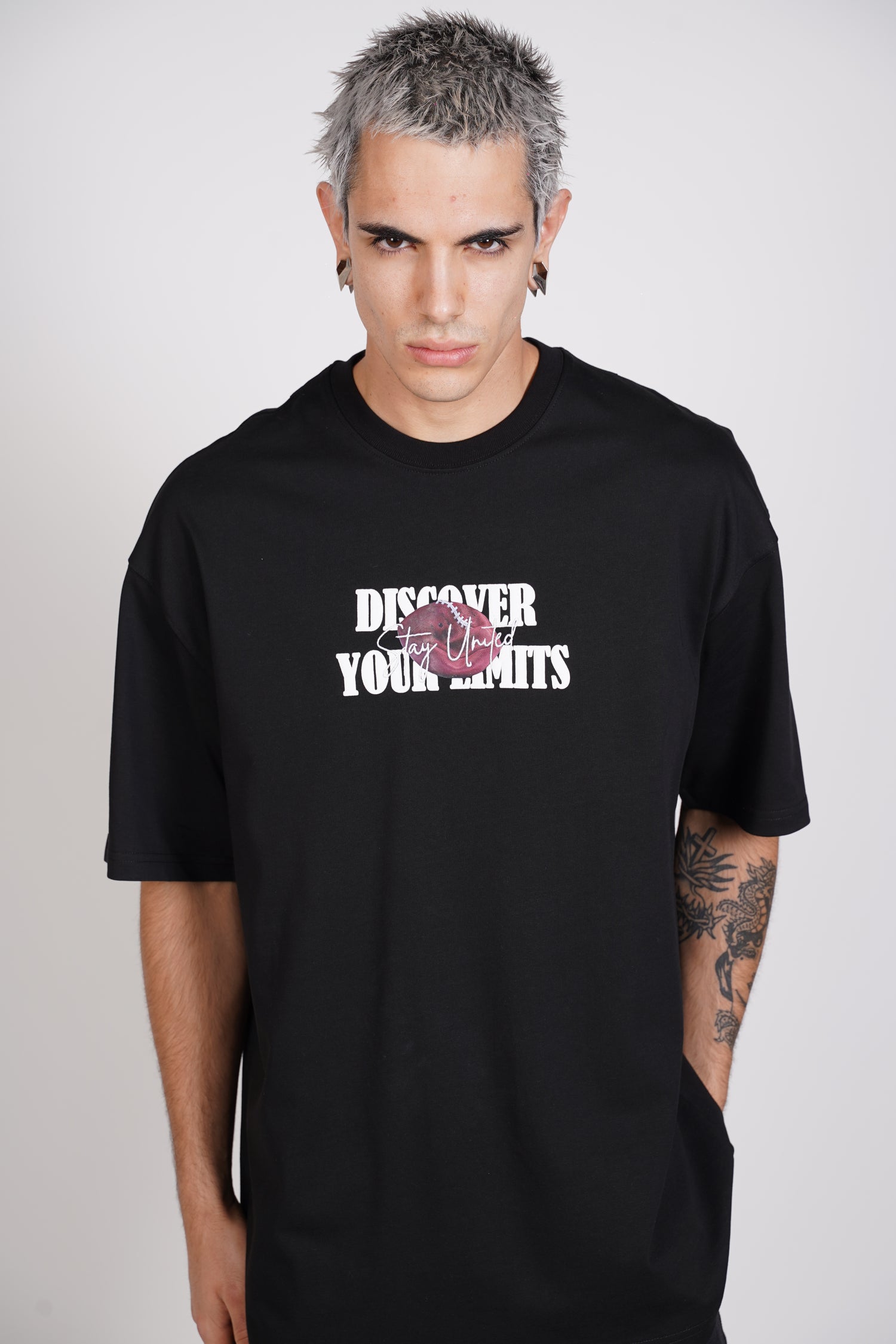 T-SHIRT - DISCOVER  - BLACK