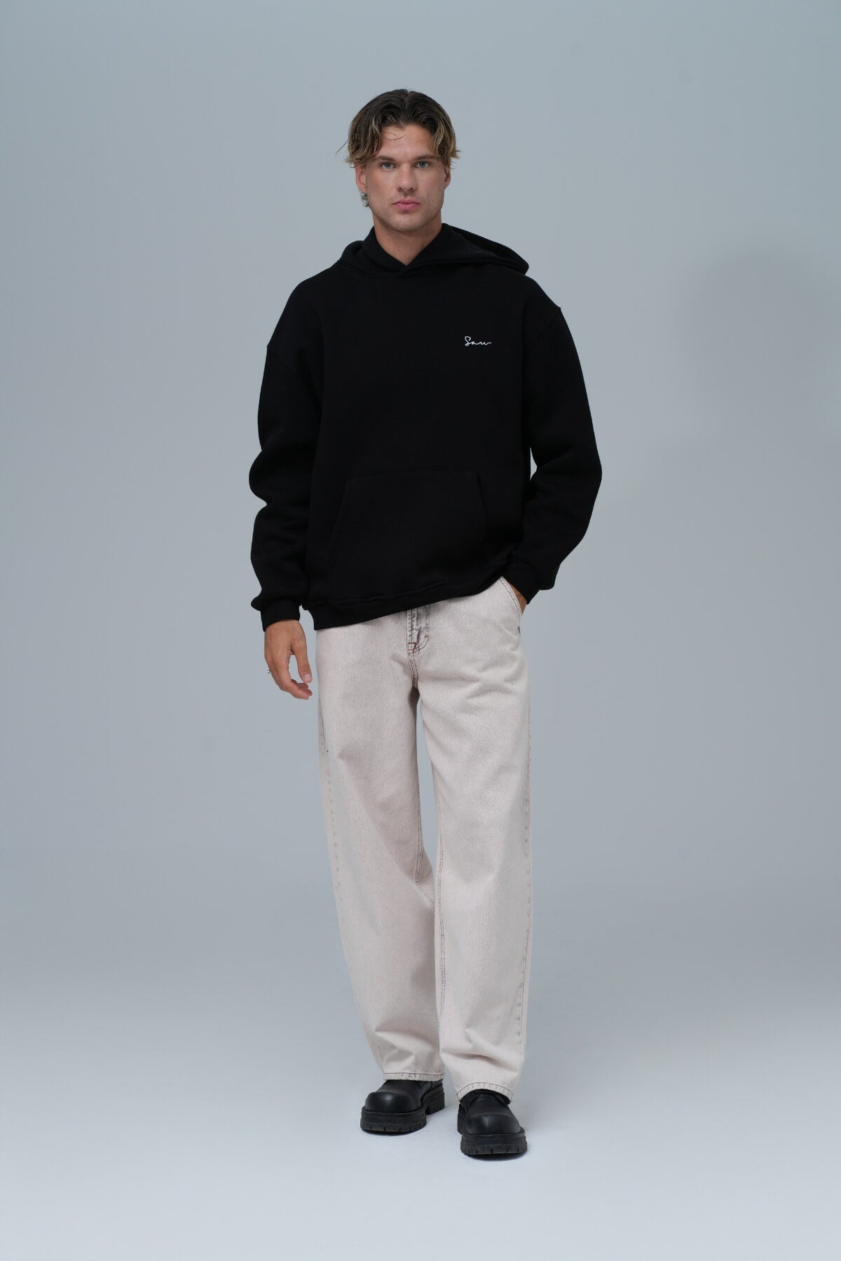 FRAMED ELEGANCE HOODIE - BLACK