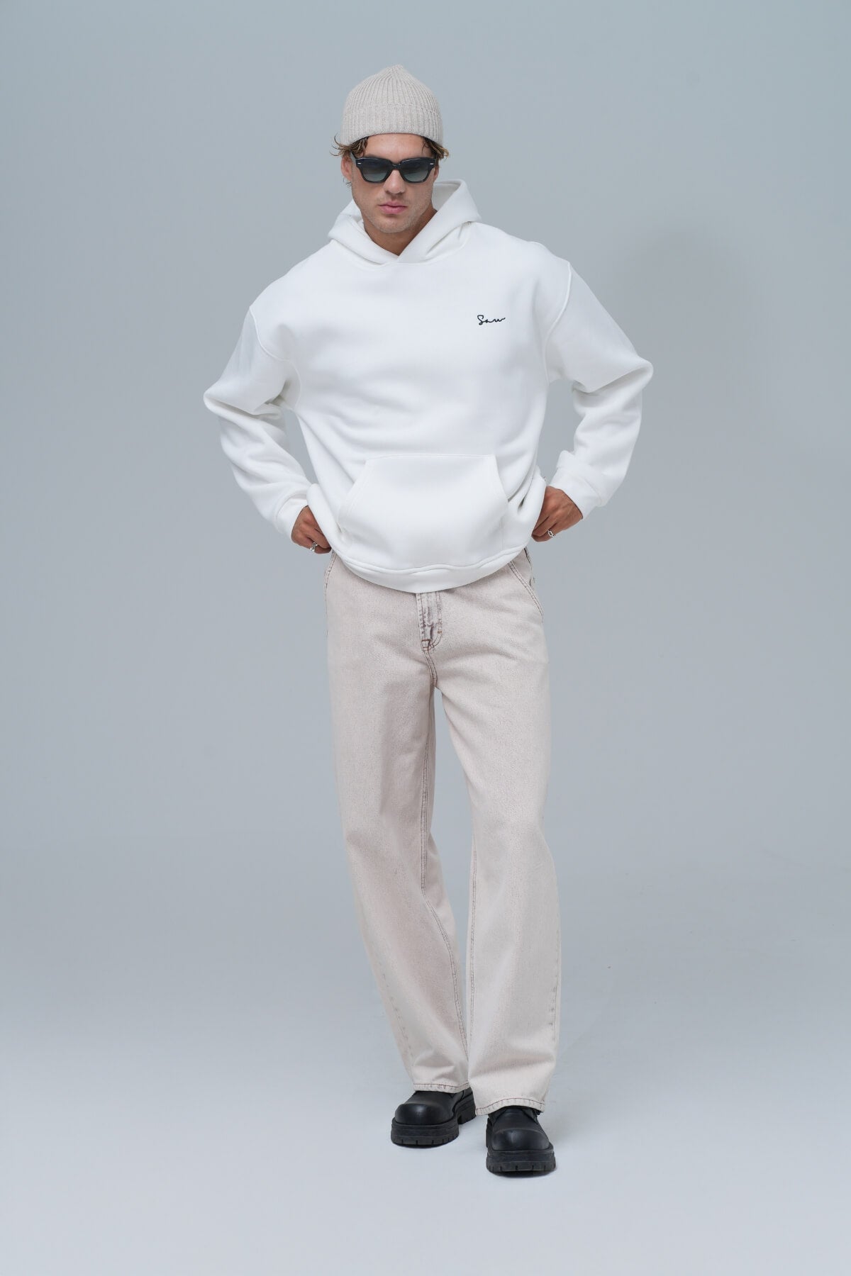 FRAMED ELEGANCE HOODIE - WHITE