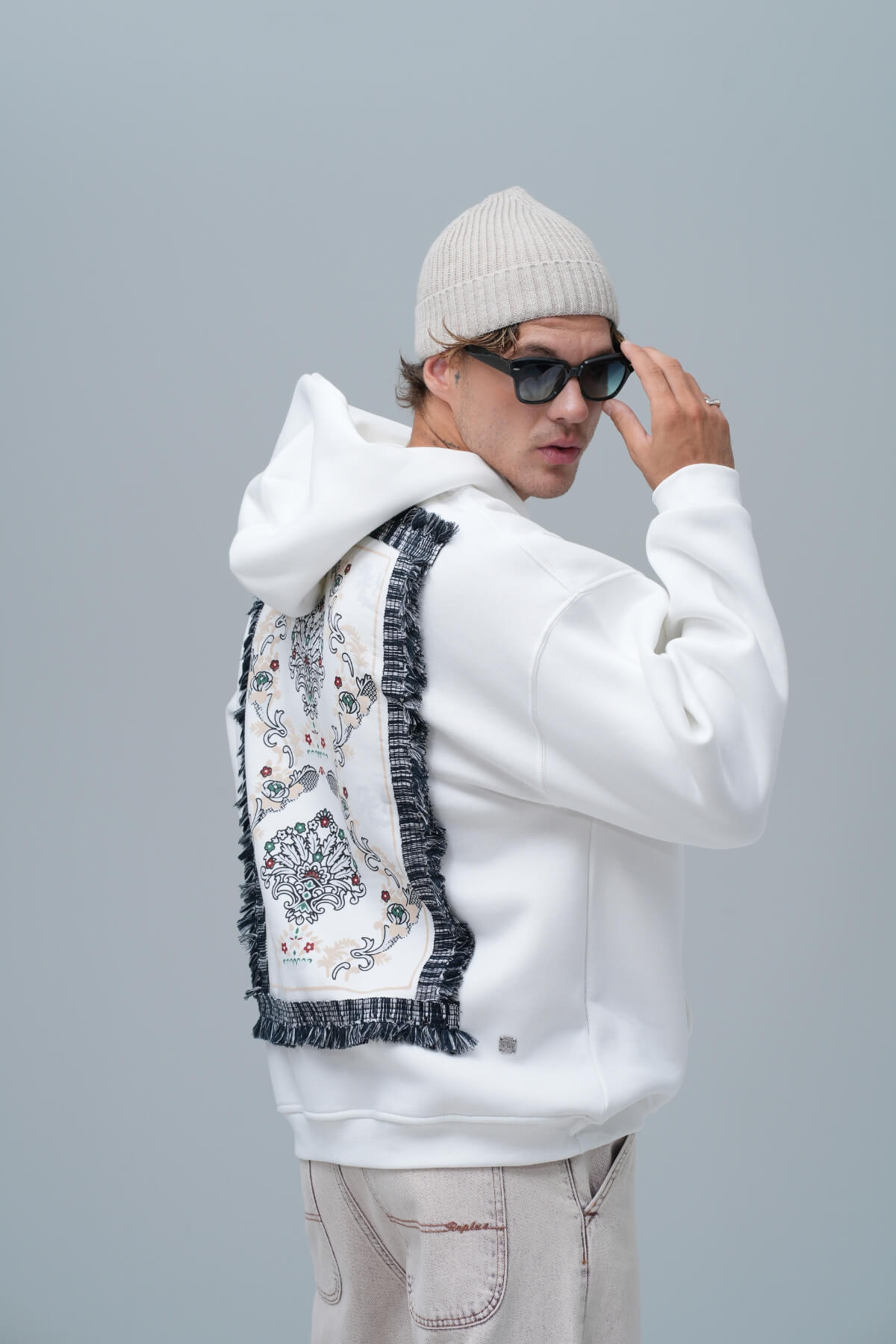 FRAMED ELEGANCE HOODIE - WHITE
