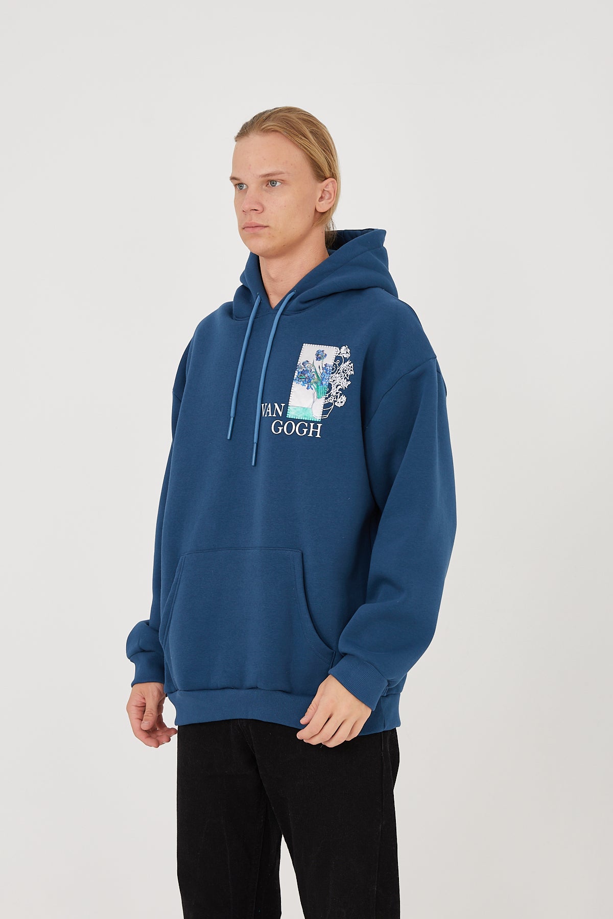 HOODIE - BLAUWE BLOEMEN - ZWART