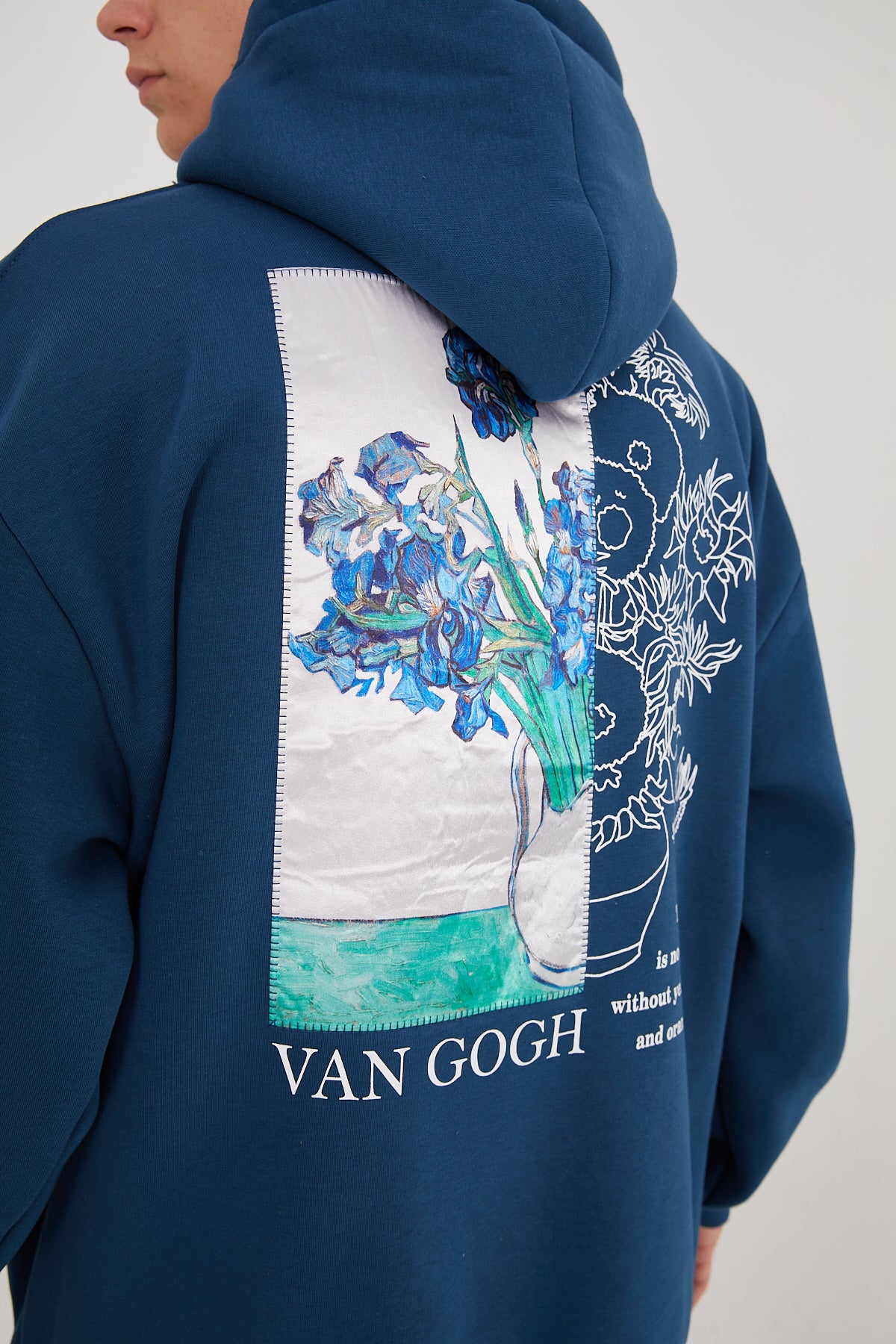 HOODIE - BLAUWE BLOEMEN - ZWART