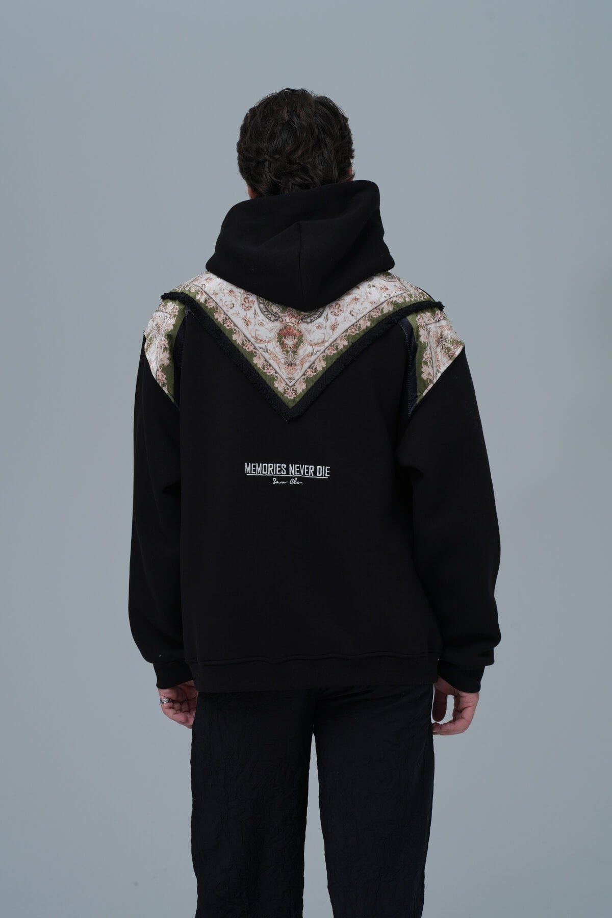 MEMORIES NEVER DIE HOODIE - BLACK