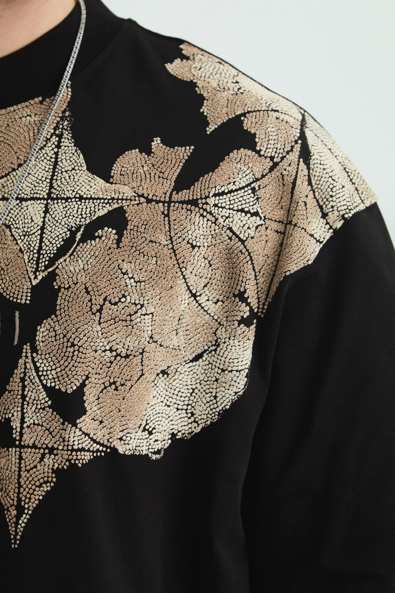 REALISTIC - BLACK