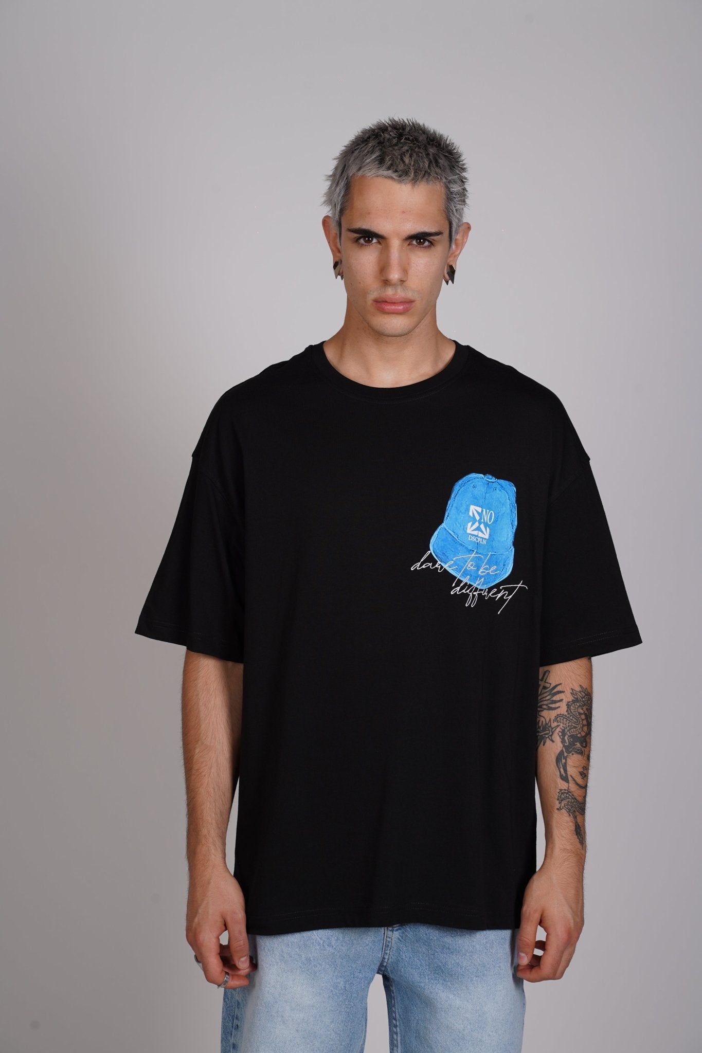 T - SHIRT - BLUE CAP - BLACK