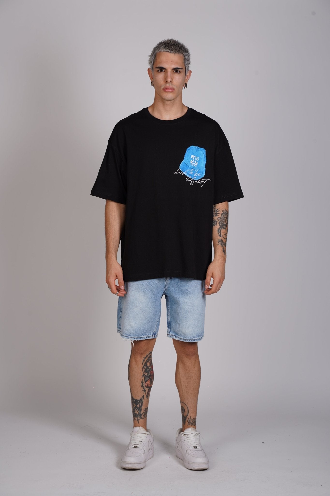 T - SHIRT - BLUE CAP - BLACK
