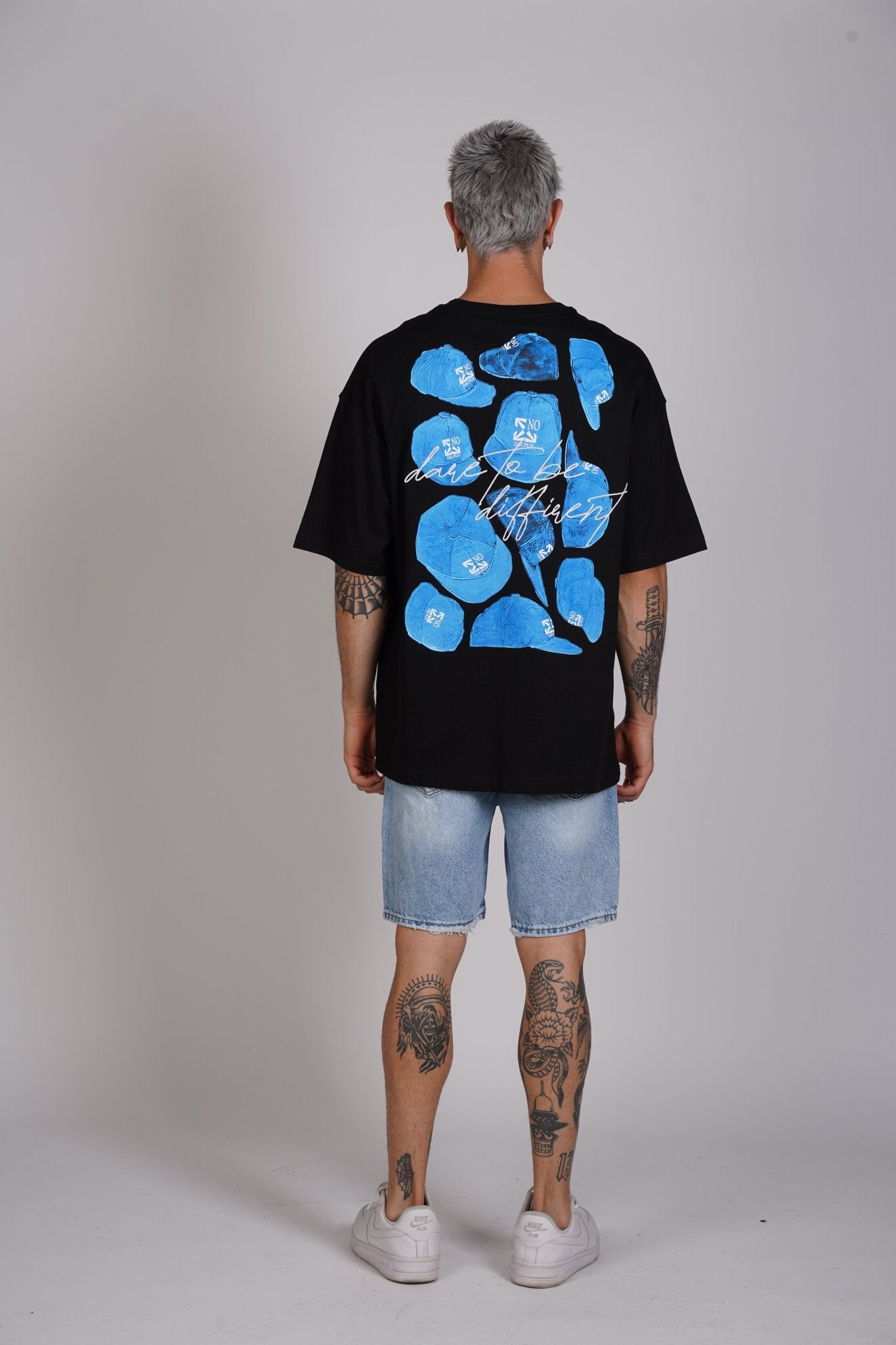 T - SHIRT - BLUE CAP - BLACK
