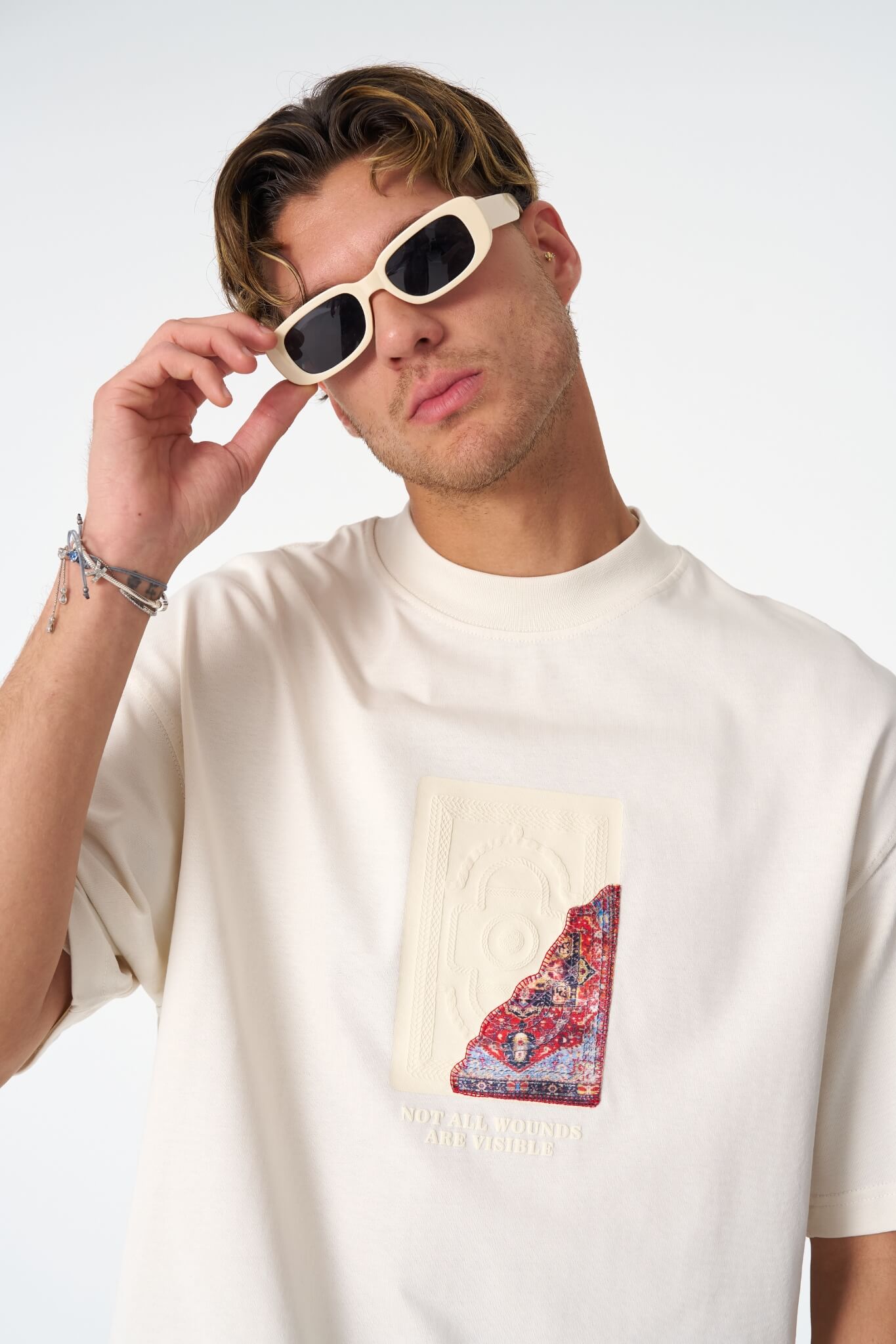 VISIBLE WOUNDS - OFF WHITE